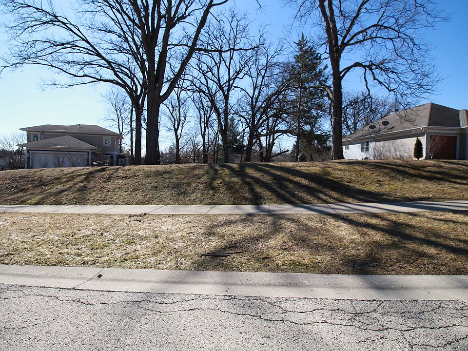 2nd image of 611 Estate Ln #10