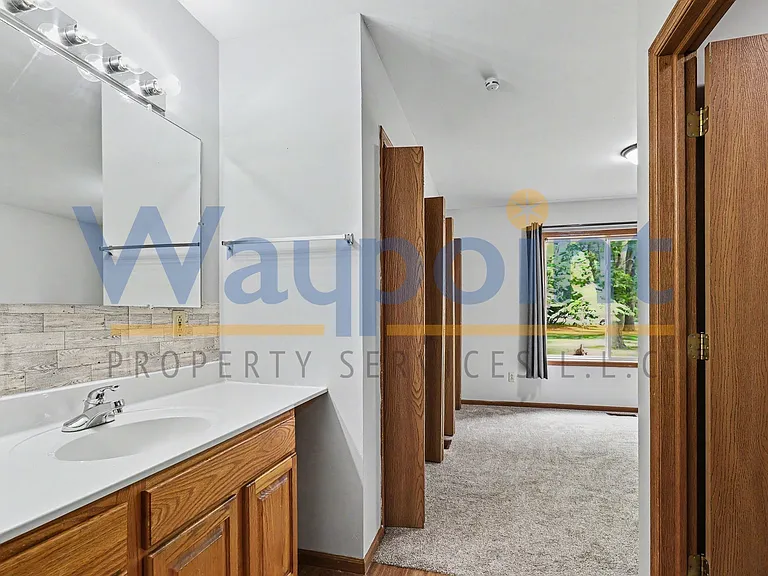 632 E Washington St — Photo 10