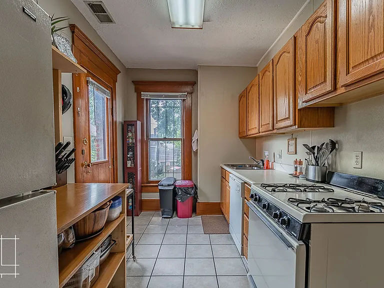 83 King Ave — Photo 4