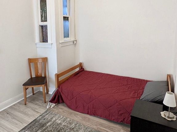 3rd image of 666 Jackson St Room 305