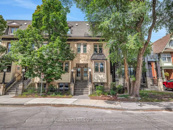 103 3rd Ave #A, Ottawa, ON K1S 2J7