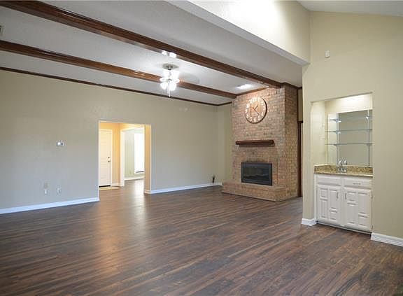 3rd image of 1703 Mayflower Dr