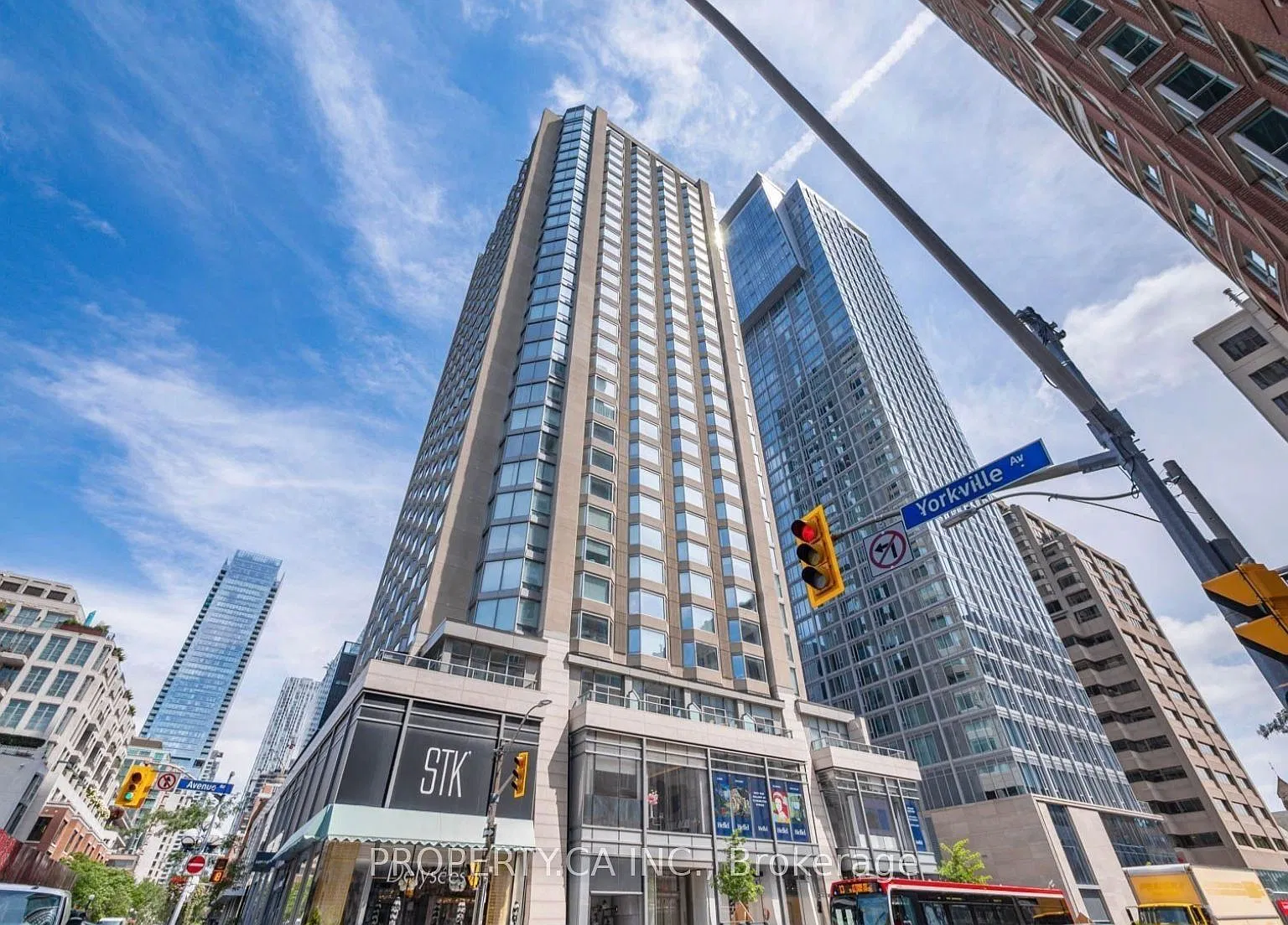 Residences of Yorkville Plaza — Photo 1
