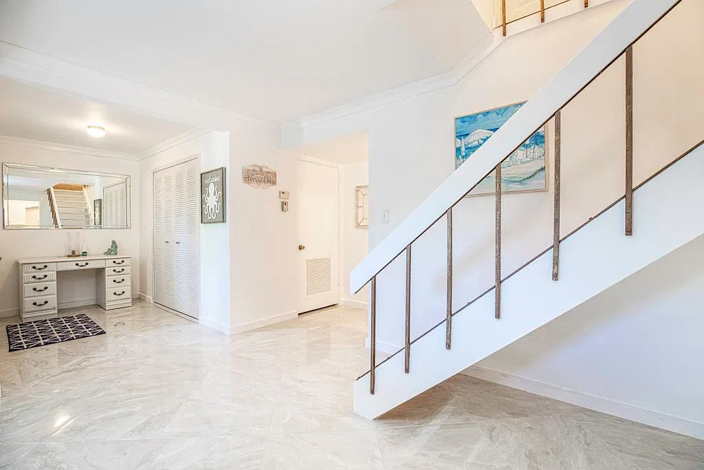 2 bed, 2.5 bath, 1355 sqft, $4,800 — Photo 3