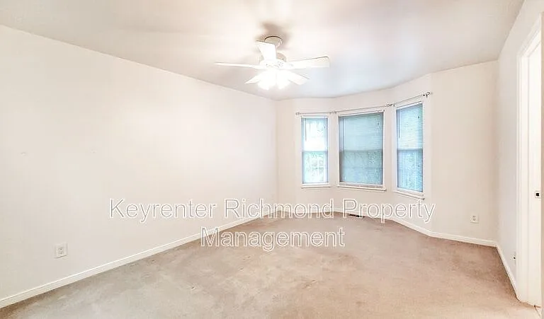 10800 Smithers Ct — Photo 16