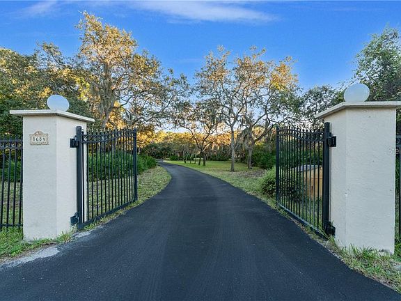 4th image of 1684 Bayshore Dr