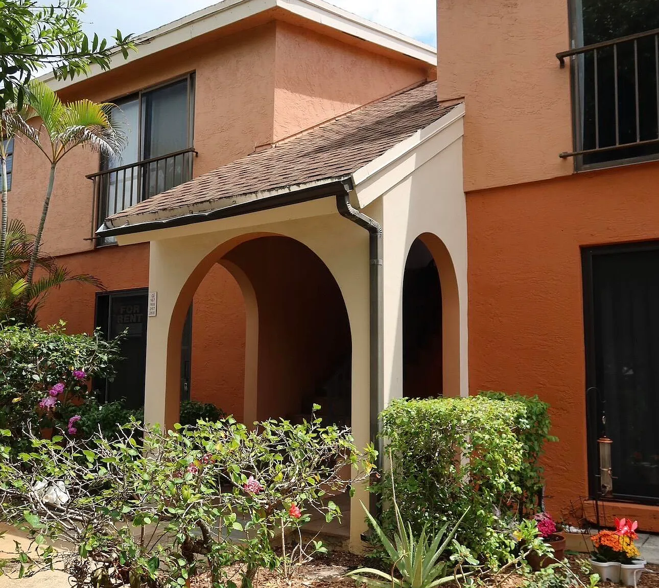 2 bed, 1.0 bath, 800 sqft, $2,300 — Photo 1