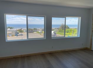 33 9th St, Yachats, OR 97498