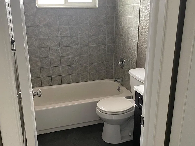 950 Newton St #A — Photo 6