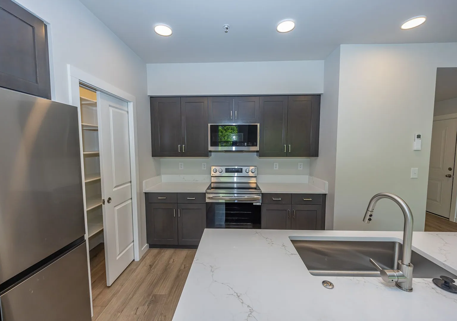 Brand New! - 2 Bedr In Gated Community - 4 Weeks Free - Free Xfinity — Photo 1