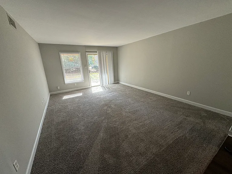 Avery Close Condominiums — Photo 65