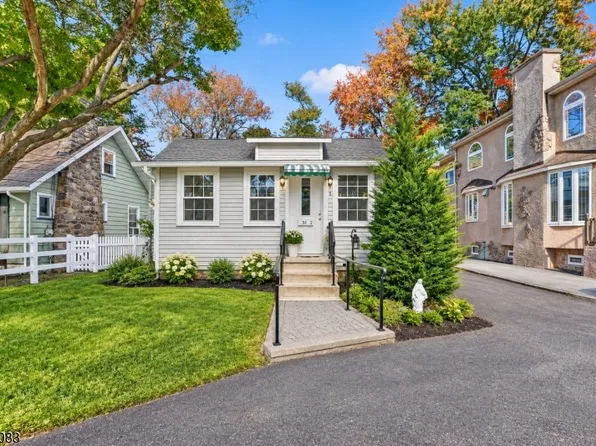 32 N Shore Rd, Denville Twp., NJ 07834