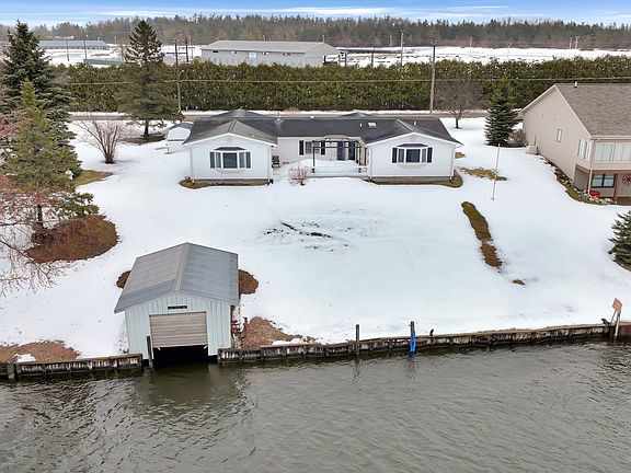 3rd image of 216 Riverside Dr
