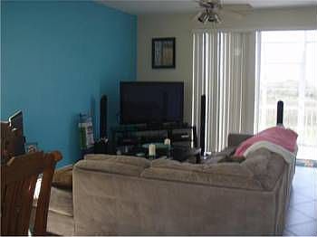4th image of 2241 Pasandena Way