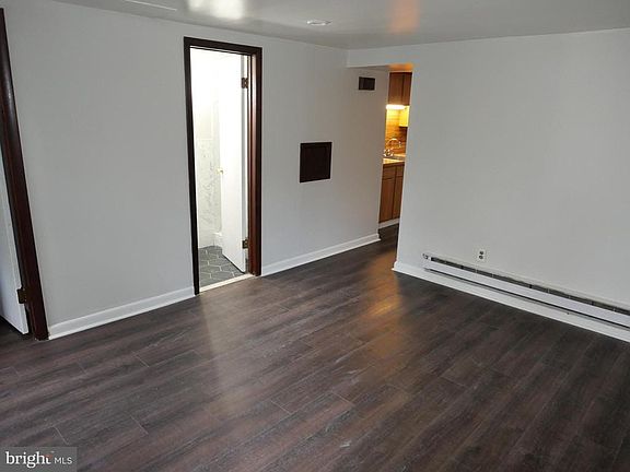 4th image of 319 W 2nd St Floor 1