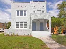 327 SW 20th St, Fort Lauderdale, FL