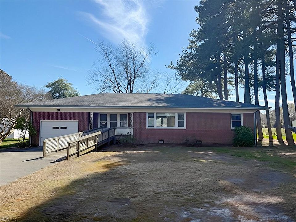1st image of 121 Circle Dr