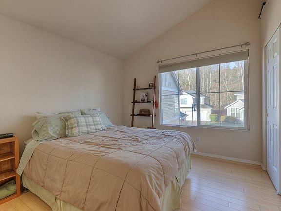 4th image of 23108 50th Ave S