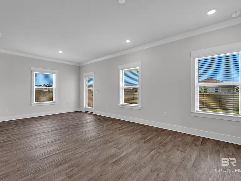 8984 Chabo Cir — Photo 9