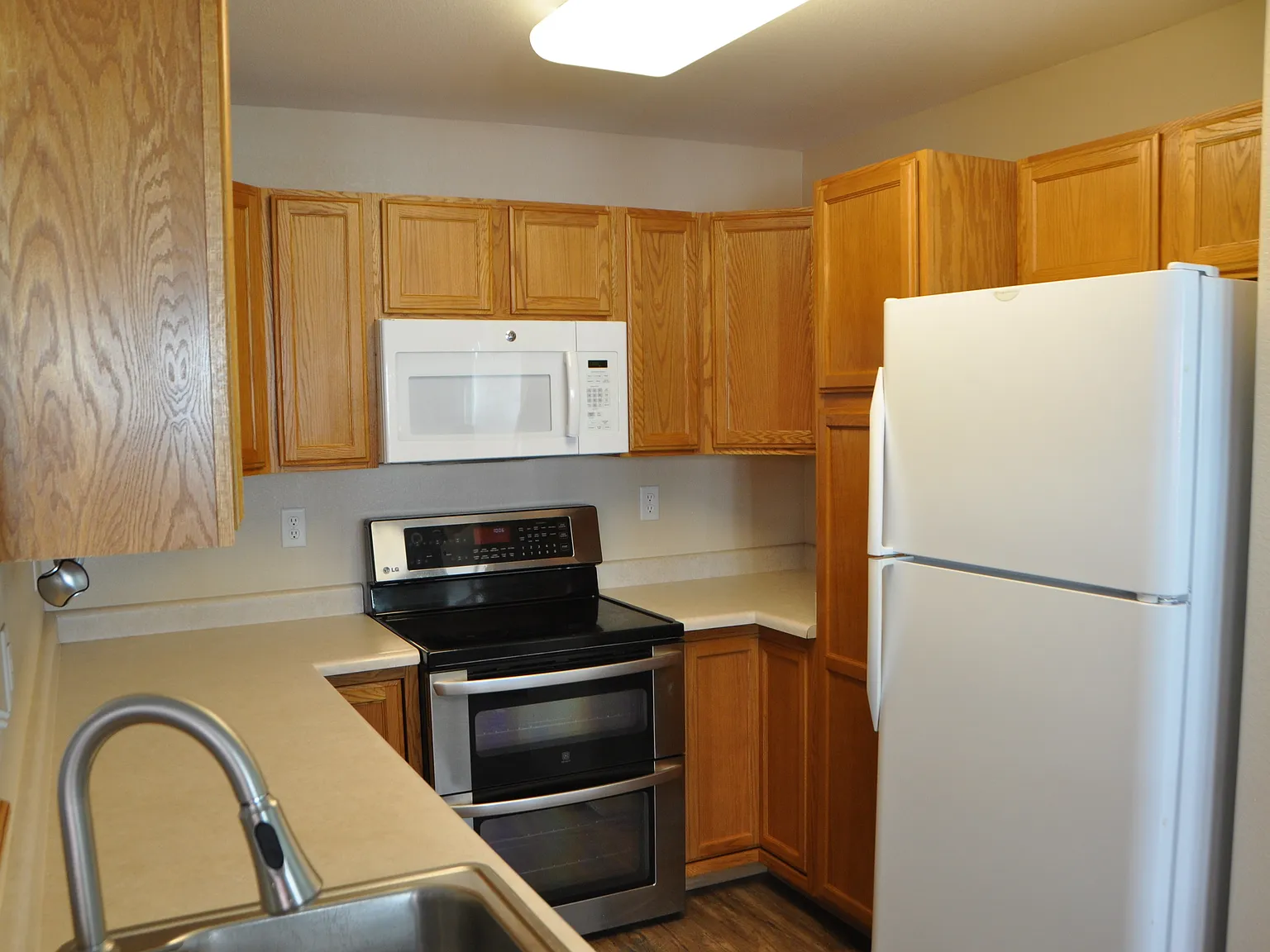 3 bed, 3.5 bath, $2,295 — Photo 4