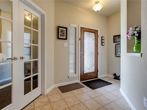 3rd image of 705 Kinghaven Dr
