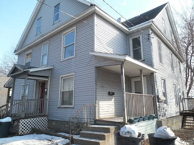 3 bed, 1.0 bath, 4500 sqft, $850 — Photo 2