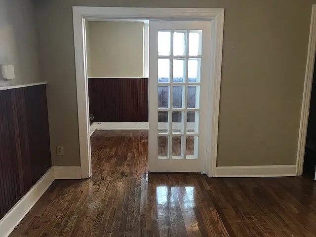 Hickman Plaza Apartments / 915 E. Elm Street — Photo 10