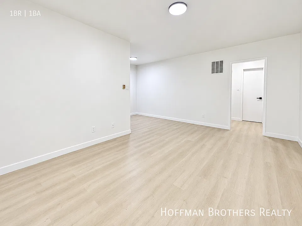 243 S Carondelet St #8