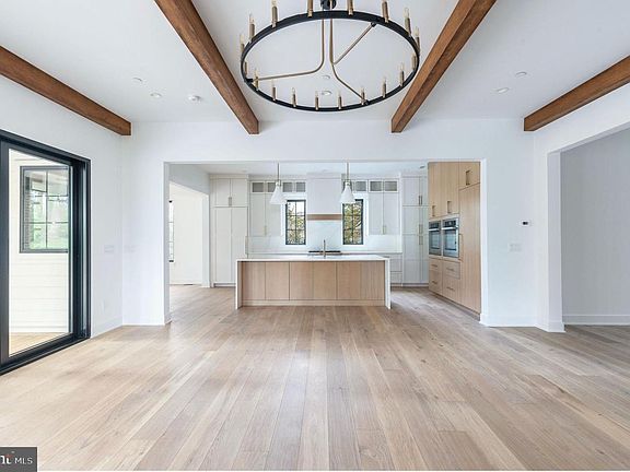 4th image of 1179 Beaumont Rd