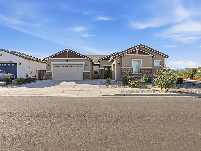 4221 W Carmen St — Photo 2