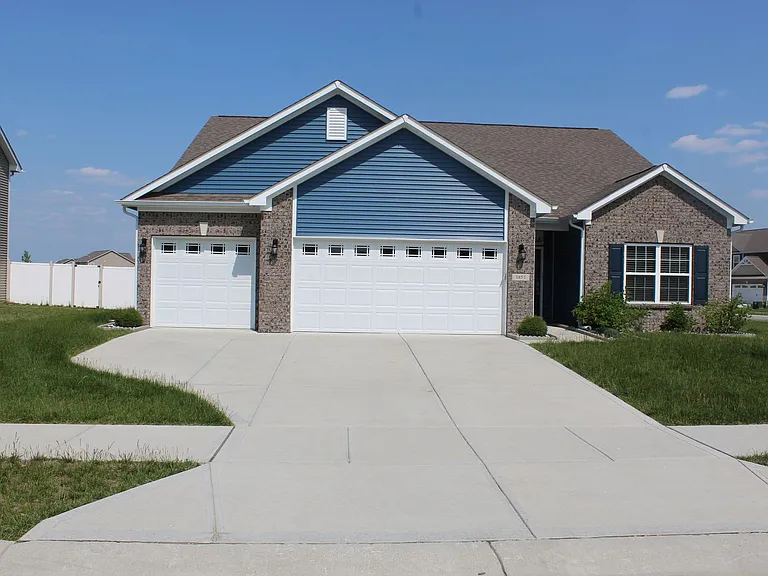 1857 Doncaster Dr — Photo 1