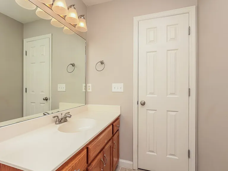 2853 Sutherland Dr — Photo 15