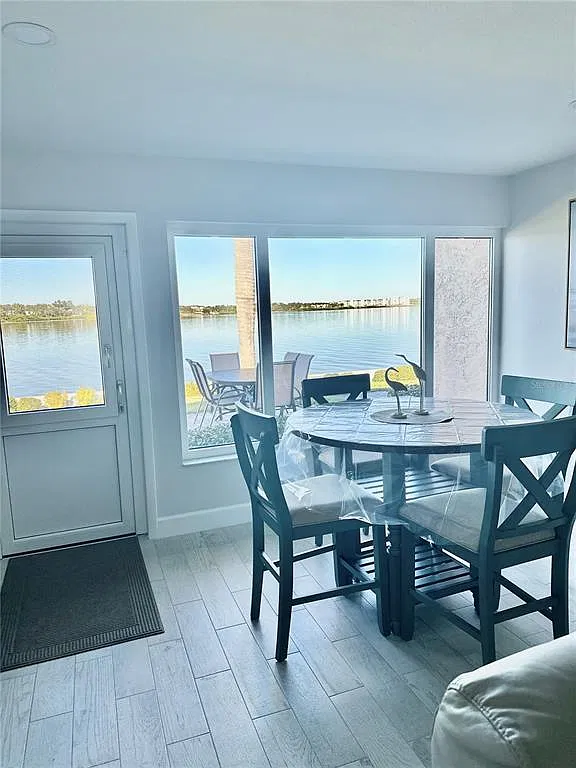 2 bed, 2.0 bath, 1400 sqft, $2,100 — Photo 2