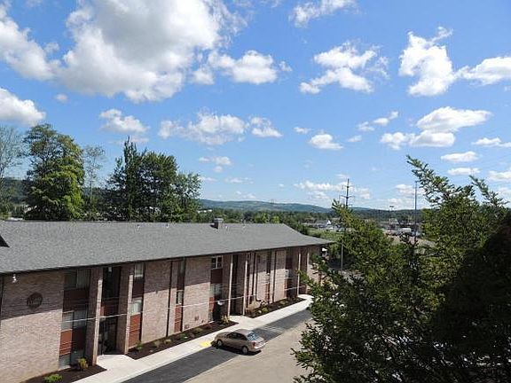 5th image of 201 Evergreen St APT 4-3F