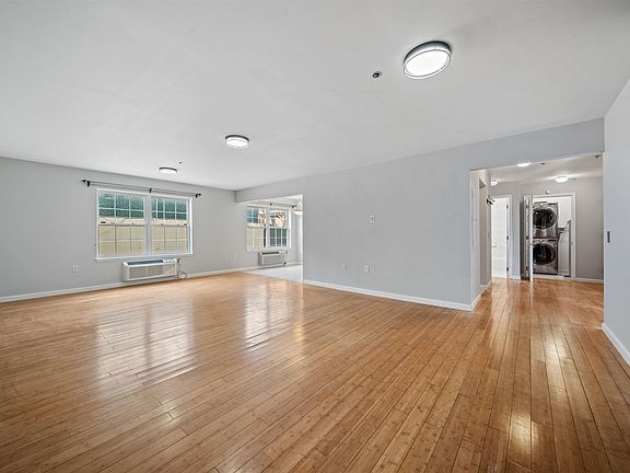 5th image of 547 Gorge Rd APT 2D