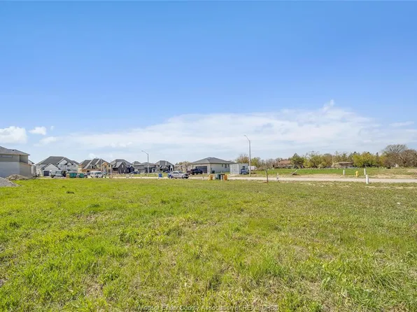 3697 Farrow Ave, Windsor, ON N9E 0A6