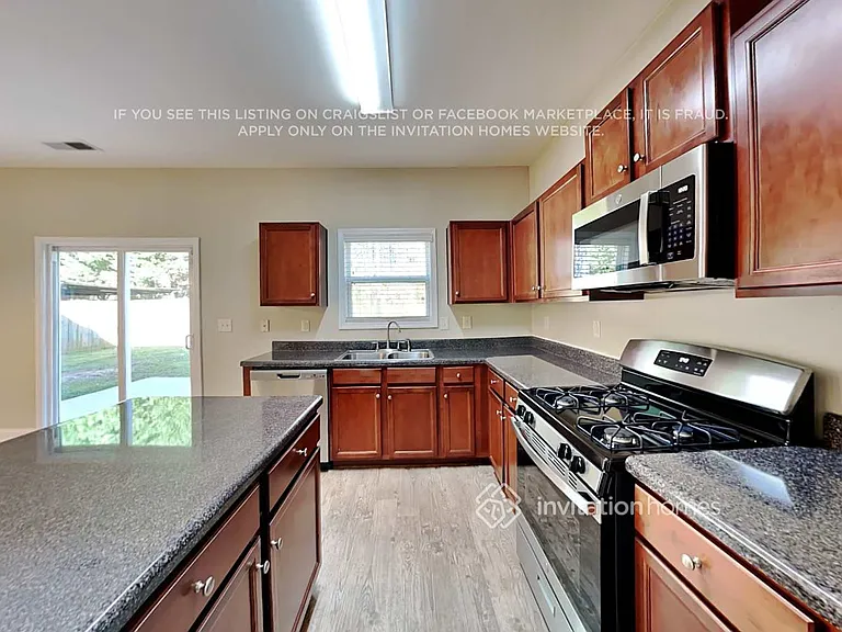 760 Summerstone Ln — Photo 9