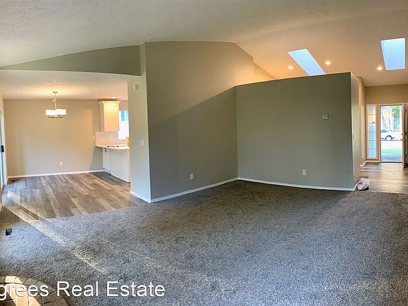 3rd image of 6910-6936 N Old Fort Dr #6926