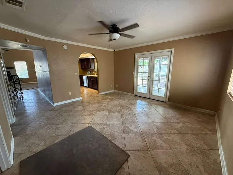 2311 W Hamilton Ave — Photo 8