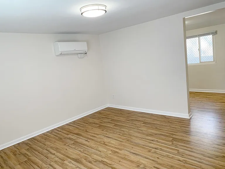 3225 S Green St — Photo 3