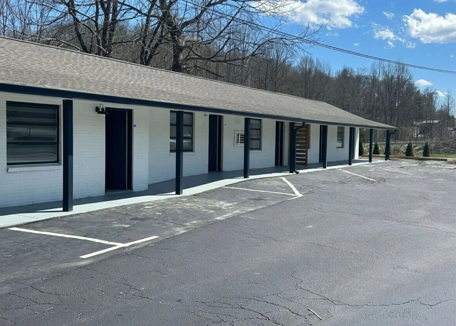 Blue Ridge- Franklin Apartments — Photo 1