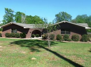 103 Fernway Dr, Atmore, AL 36502