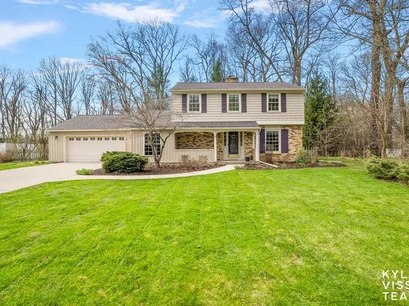 525 Greenbrier Dr SE, Grand Rapids, MI 49546
