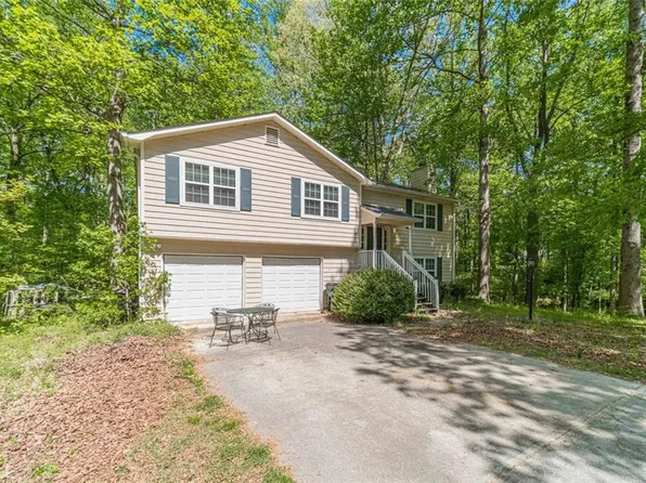 2195 Azalea Dr, Loganville, GA 30052