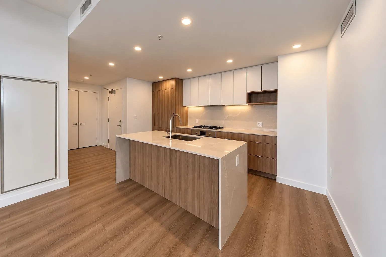 3 bed, 1200 sqft, $4,000 — Photo 1