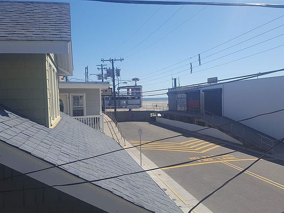 5th image of 415 E Magnolia Ave
