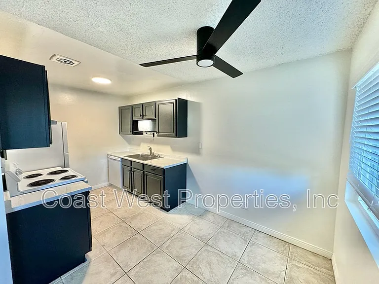 Mauna Loa Apartments — Photo 7