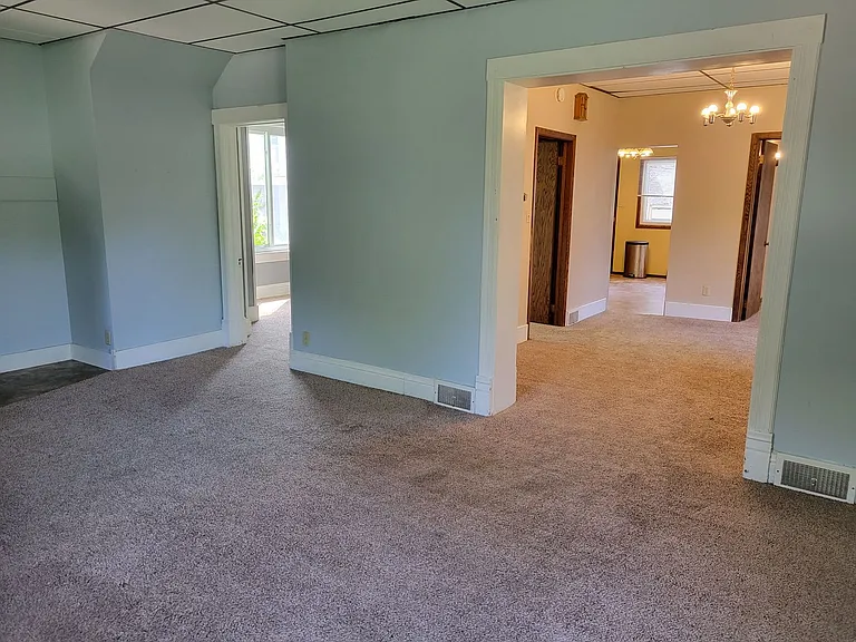 512 E Maple St — Photo 6