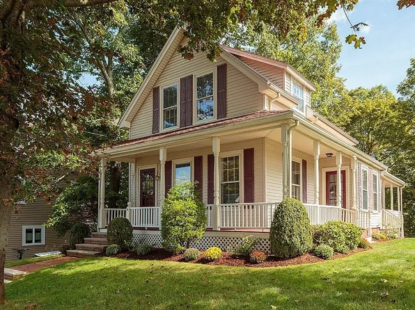 4 Highland Ave, Stoneham, MA 02180