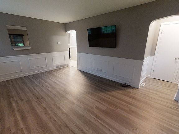 3rd image of 2701 S Lombard Ave